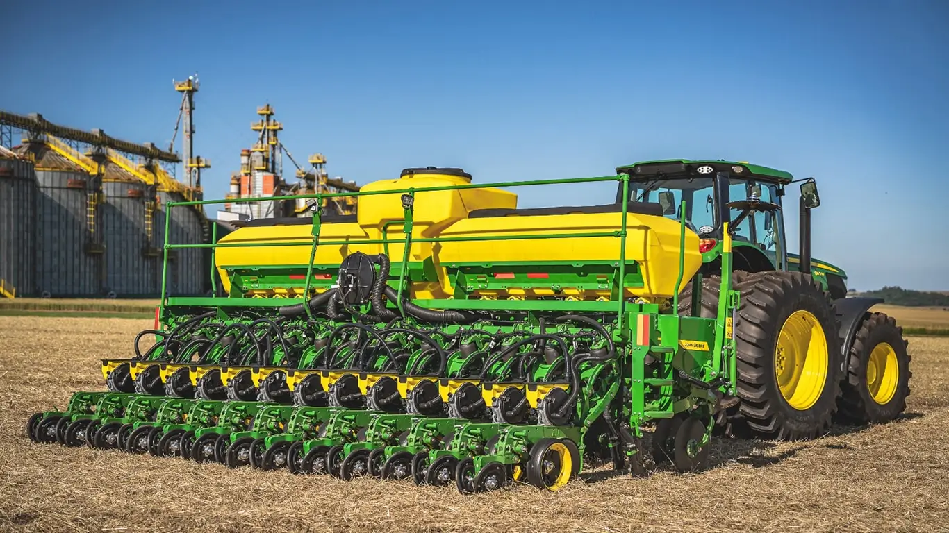 John Deere lança série de plantadeiras PL1200 e Carreta Graneleira GreenSystem no Show Rural Coopavel 2025