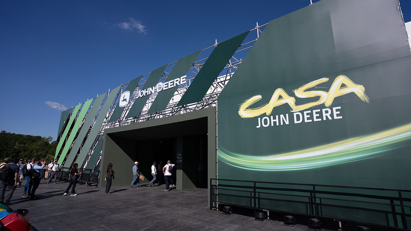 John Deere monta uma pequena cidade para seu maior evento de lançamentos no Brasil